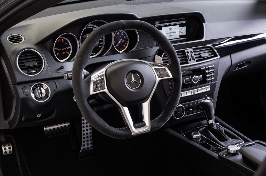  Mercedes-Benz C63 AMG Coupe Edition 507 2013 года  (фото 6 из 20)